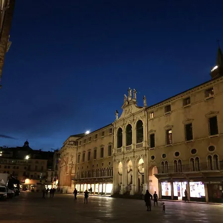 Chez La Reine - * Vicenza