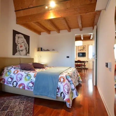 Chez La Reine - Apartment